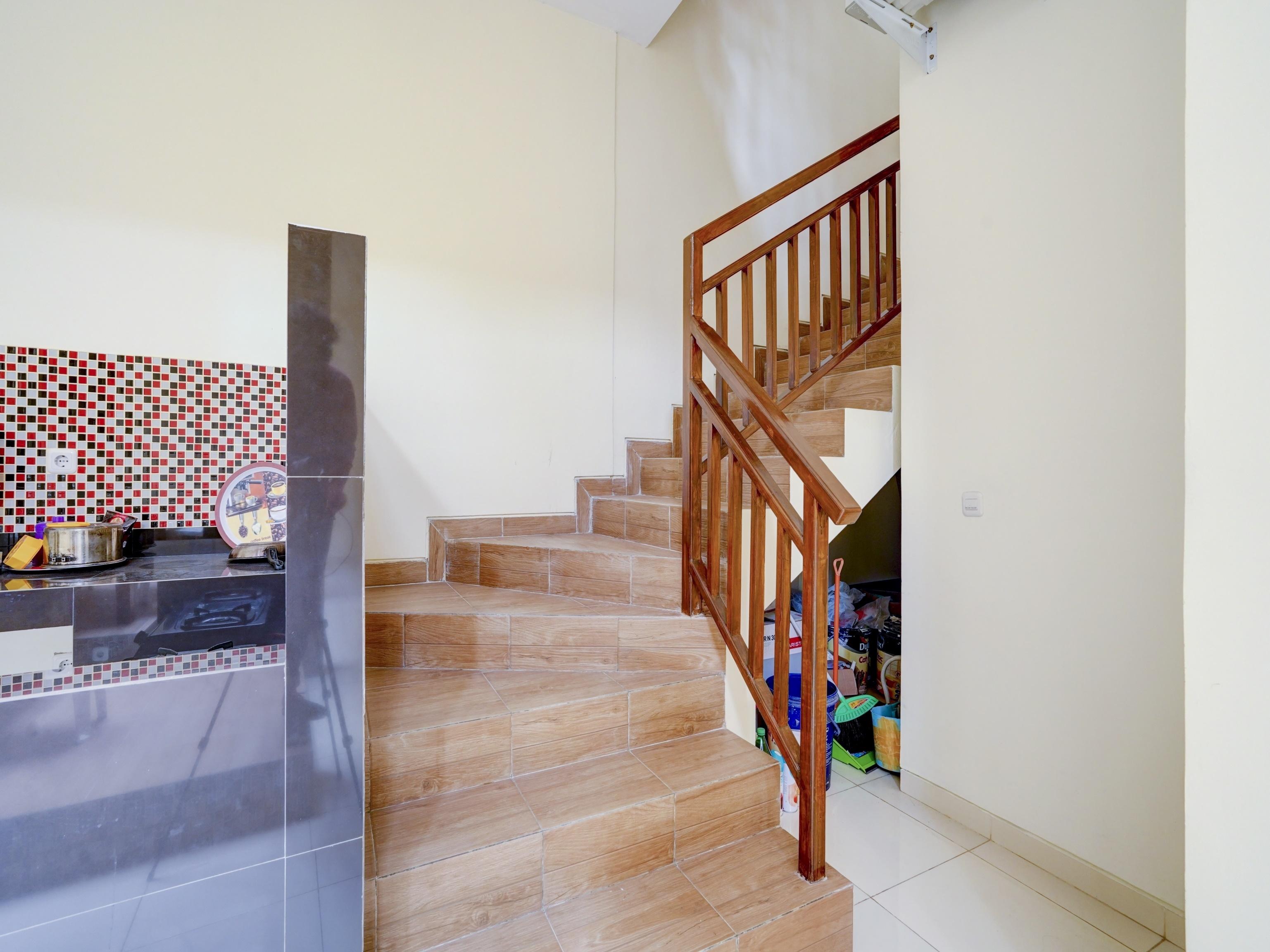 Oyo 90173 Innapp Tenggilis Family Residence Surabaya Exterior foto