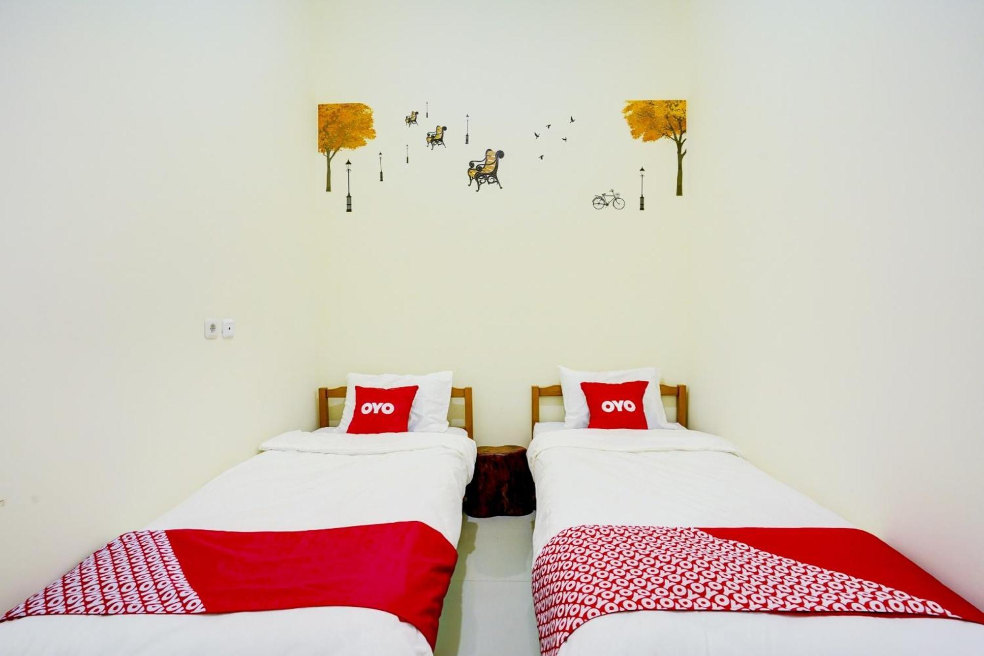 Oyo 90173 Innapp Tenggilis Family Residence Surabaya Exterior foto
