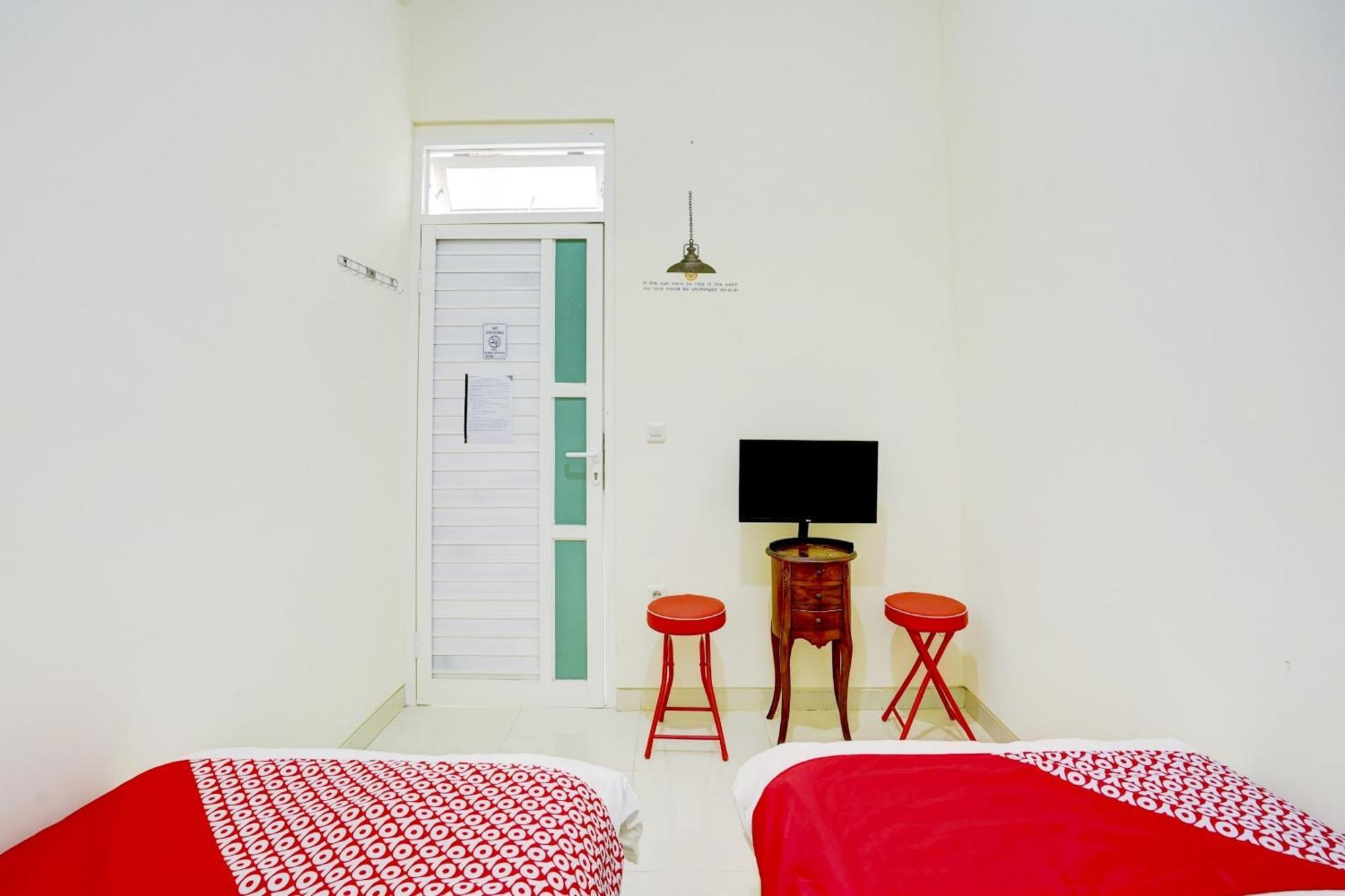 Oyo 90173 Innapp Tenggilis Family Residence Surabaya Exterior foto